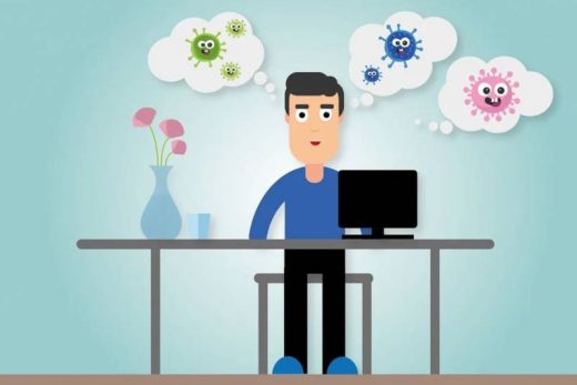 Person at desk, ordinateur, pense à des virus-comme un escape game immersif version santé mentale.