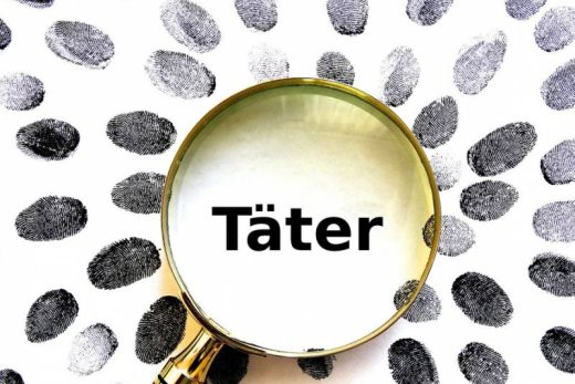 Loupe sur "Täter", empreintes noires autour, fond blanc, ambiance enquête réalisée au Laeris Toulon.