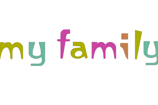 My family" écrit en lettres colorées et ludiques sur fond blanc, style convivial et festif.