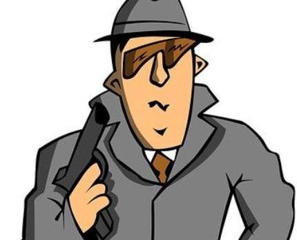 Personne en imperméable gris, chapeau et lunettes, posant avec un pistolet, façon agent secret Laeris.