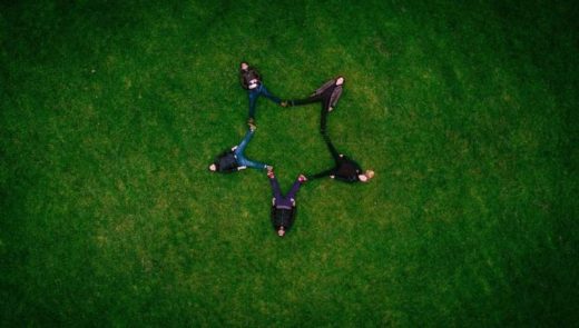 R&#x00E9;server&#x20;une&#x20;partie&#x20;de&#x20;tir&#x20;&#x00E0;&#x20;l&amp;&#x23;8217&#x3B;arc&#x20;entre&#x20;amis&#x20;dans&#x20;une&#x20;salle&#x20;d&amp;&#x23;8217&#x3B;Archery&#x20;Tag&#x20;du&#x20;c&#x00F4;t&#x00E9;&#x20;de&#x20;Toulon
