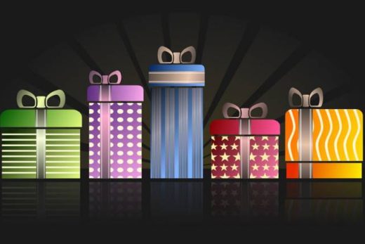 5 cadeaux colorés alignés, motifs variés et nœuds, sur fond sombre éclairé d'une touche de lumière.
